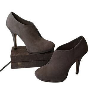 Apt 9 SZ 7 Heeled Ankle Boots Grey Faux Suede 4.5 Inch Mob Wife